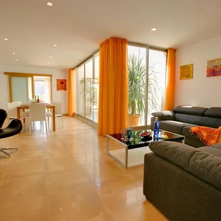 Sleeps 8 Pool Air Con Wifi Villa Pollença
