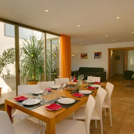 Sleeps 8 Pool Air Con Wifi Villa